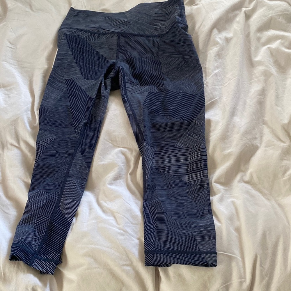 blue and white lined leggings lululemon sz 6